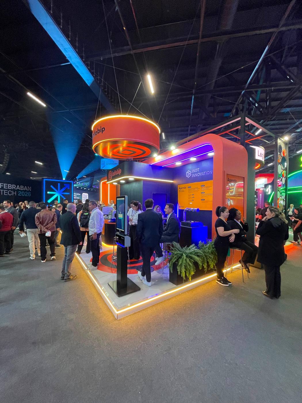 Estande da Infobip e INDT Innovation em feira